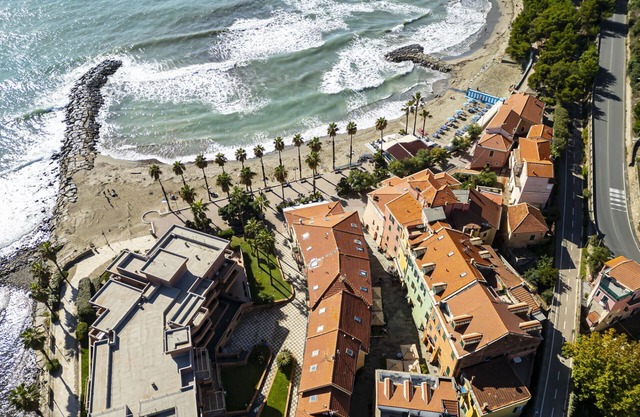 Two-room apartment 20 m from the sea with air conditioning