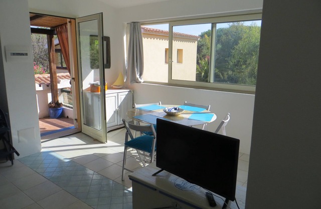 TWO-ROOM APARTMENT - FREE ON FOUR SIDES 600 m from the sea - Rena Majore (S. Teresa)