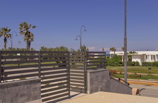 Two Steps from the Sea: Comfort & Relaxation on the Terrace