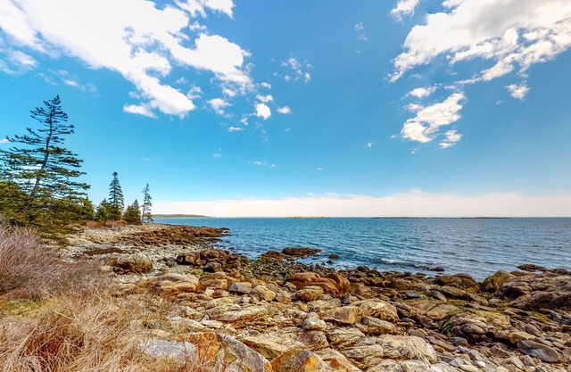 Two-story, dog-friendly home with deck & bay views- near the ocean