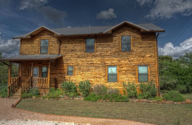 Two Story Luxury Lodge A Great Family Getaway