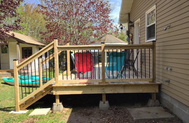 TWO STREETS FROM BEAUJOLI BEACH - GRAND BARACHOIS - AC- WIFI-SLEEPS SIX