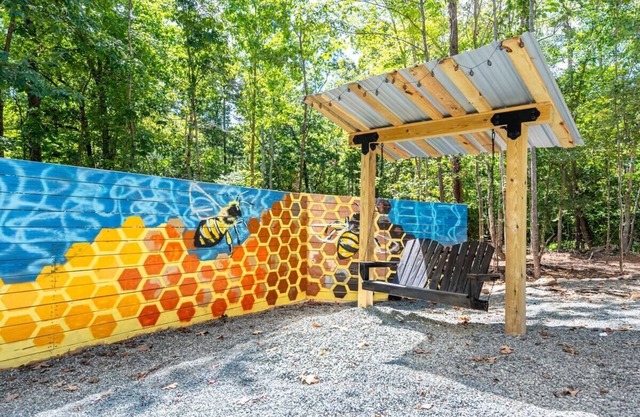 Two Tree Houses - Beehive & H20