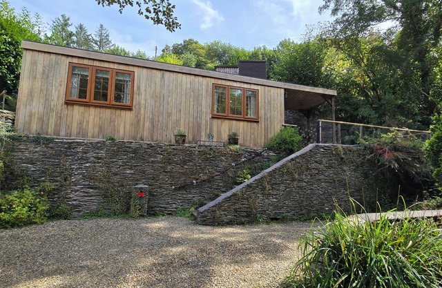 TY BARDDU, pet friendly, with a garden in Newcastle Emlyn
