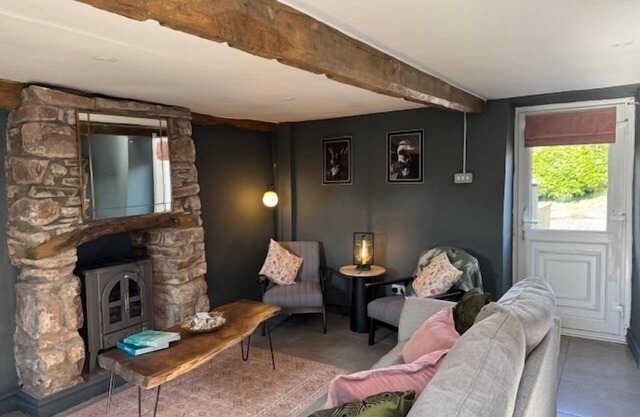 Ty Llaeth 2-Bed Cottage, Sleeps 4, Pet Friendly