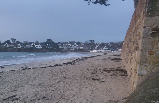 Ty Tad, Maison de 4 Chambres, Dans une Impasse Avec Jardin, à 200 m de la Plage