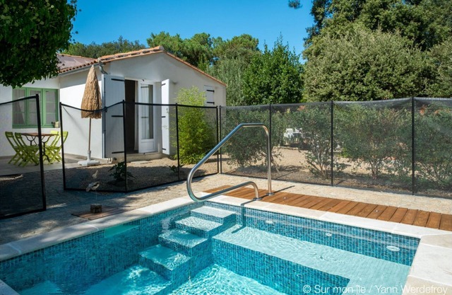 Typical Réthaise house set in large wooded grounds with outdoor spa