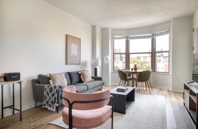 U Street 1br w gym rooftop nr metro dining WDC-726