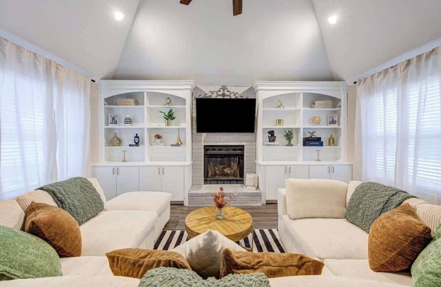 Ultimate Getaway Explore Katy & Houston in Style