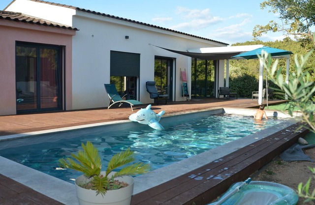 Ultra modern house with swimming pool in the Var 5 stars