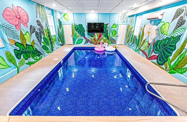 Unbelievable Kids Paradise: Themes, Pool, Spa, Golf, Games, Popcorn and Movies