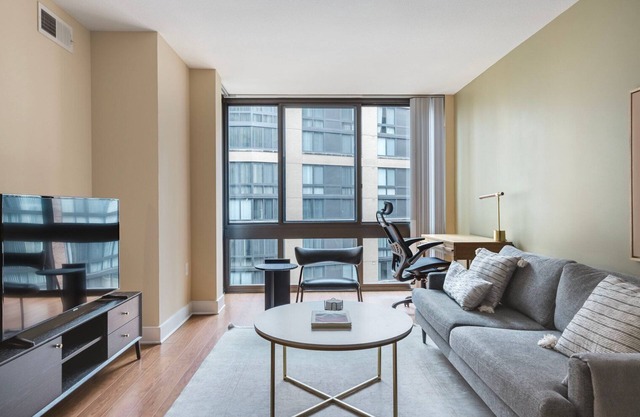 Unbelievable Mt Vernon 1BR w/Gym & Pool, nr Arena & Food, by Blueground