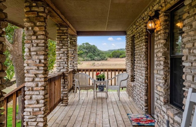 Under New Management! THE PORCH CABIN @ Camp Verde Springs