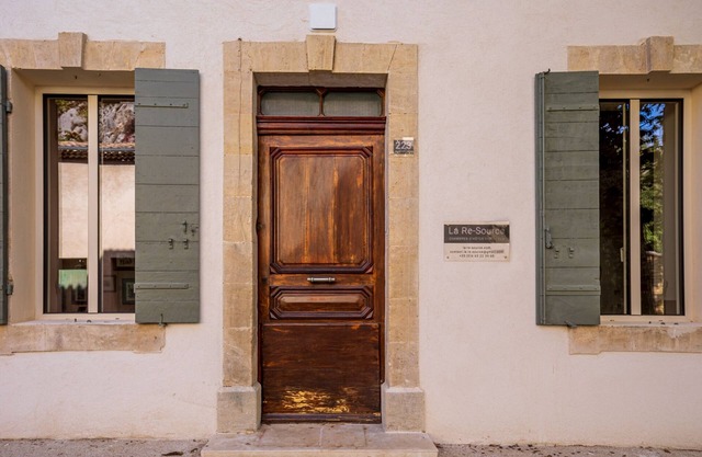 Une Ancienne Ferme Agricole Entièrement Rénovée au Centre de la Provence