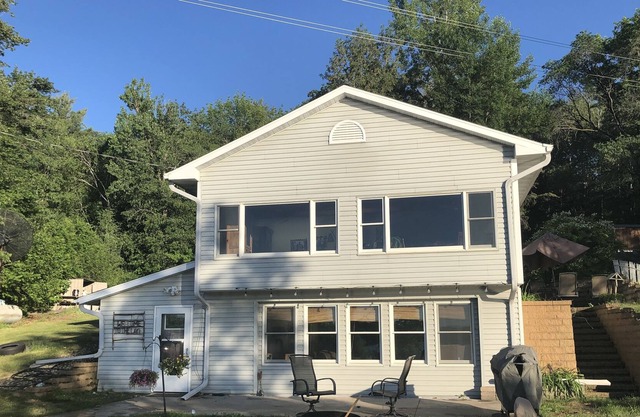 UNFORGETTABLE SUNSETS!!! Family, Fishing and Fun getaway on a three lake chain!!