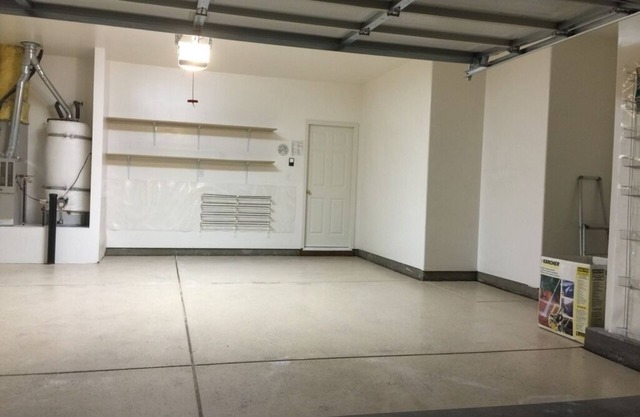 Unfurnished Designer House. Sleeps 6.