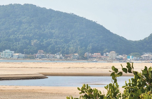 Unidade do térreo: casa à beira mar XJ6722