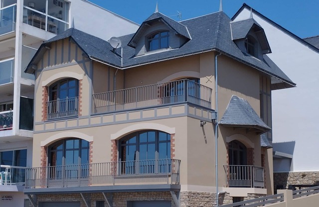 UNIQUE! Classified sea-facing villa for 10 people