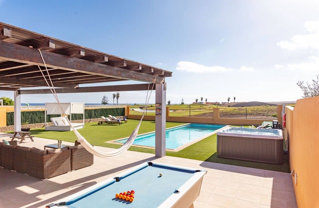 Unique Family Villa! Spa, Ocean view, Heated Pool