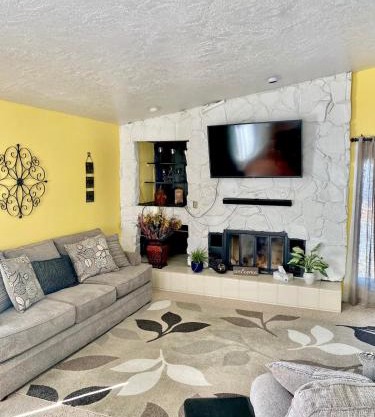 Unique Home Near Temple and Parks great for families