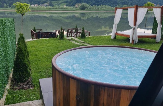Unique Lake House Paradiso