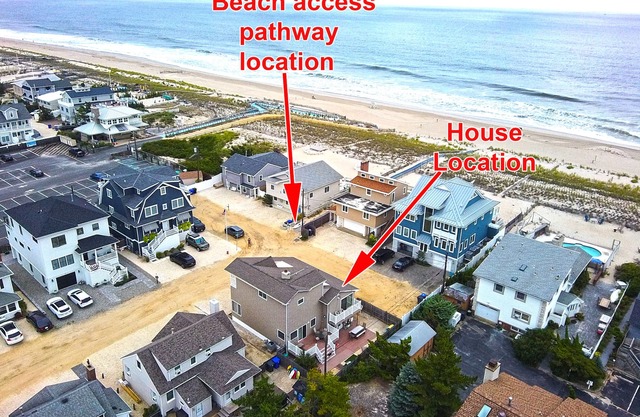 UNIQUE LOCATION! nONE HOUSE FROM PRIVATE BEACH.badges included!