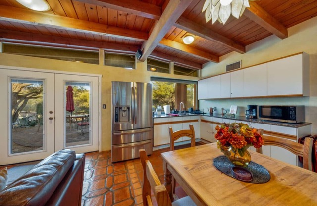 Unique Property/Patio/Kitchenette/2 BR 1 BA