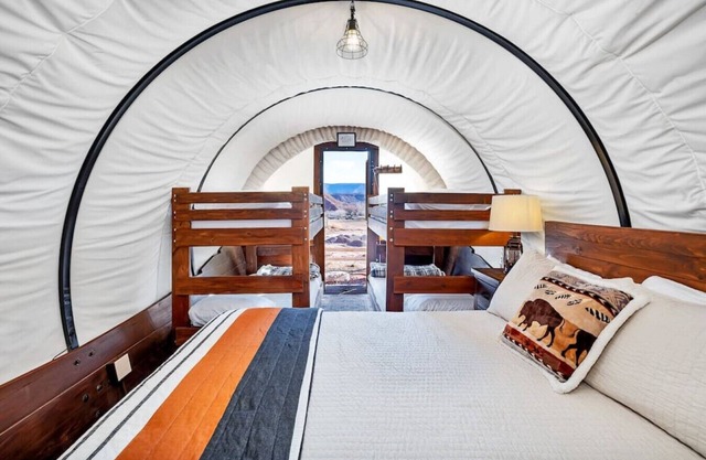 Unique Wagon w/1QB-2BB bathroom #21