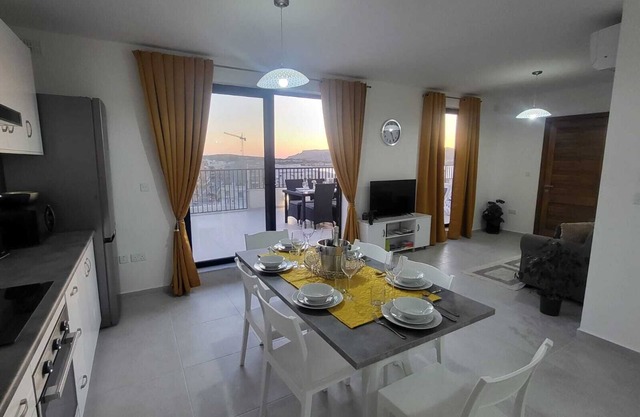 Unique Waterfront Penthouse: Sea Views - Balcony!