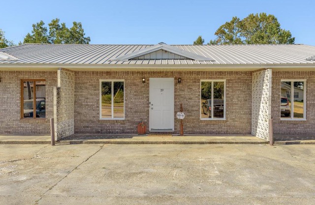Unit 19 Green Acres Apartment