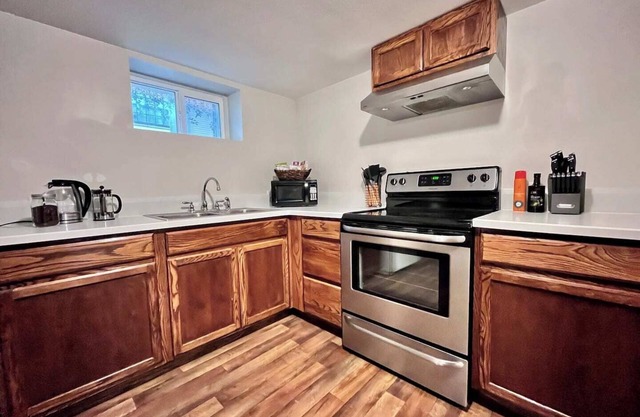 University Cottage Suite | Block to UM & River