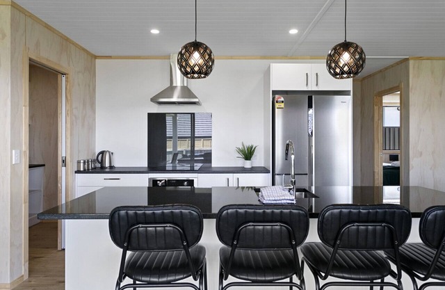 Unwind on Wai | New 4BR Home Near Lake, Comfort & Style Combined