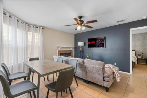 Up to 6 Guests - Stylish Retreat