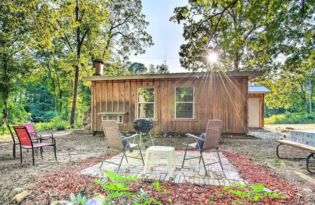 Updated Cabin w/Porch, Mins to Cossatot River