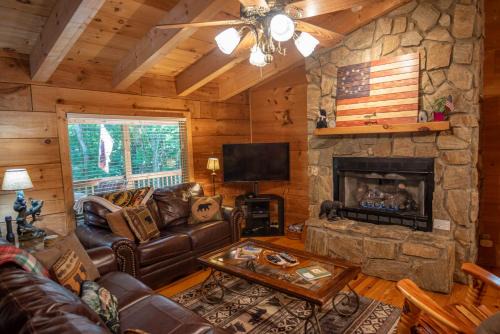 Updated Cabin with 2 primary suites, hot tub, spacious covered porch