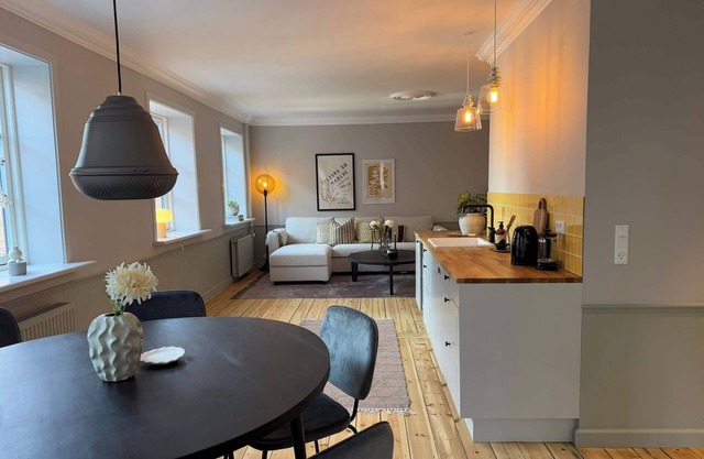 Upscale 3BR Apartment in City Center