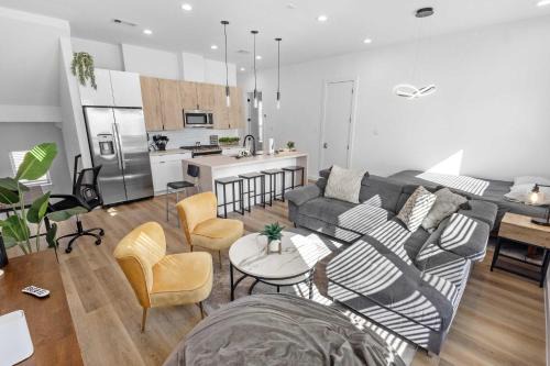 Upscale 3BR Crib Sleeps 12 Garage Gym Access