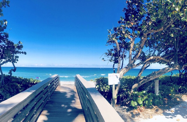 Upscale Jupiter, Southern Florida Coastal Getaway, Steps From the Ocean