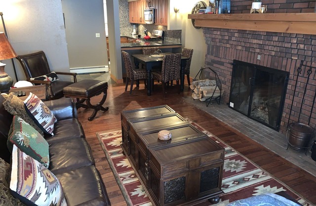 Upscale Ski In/Out Two Bedroom Sunrise End Unit Condo Steps From the Trail