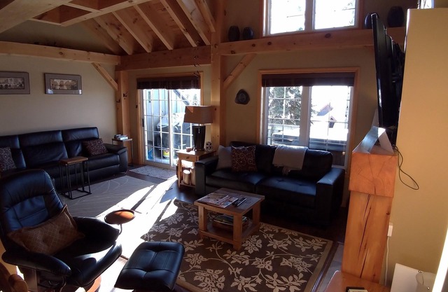 Upscale Townhouse At Village Center With Ski In/Out Access.