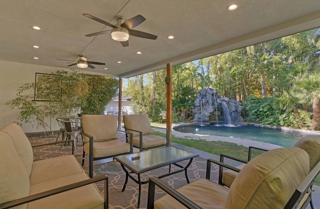 Upscale, tranquil, modern oasis: Amazing pool and spa