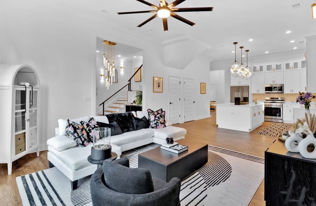 Upscaled 5-bdrm house used for content creation, game night, celebrations & fun