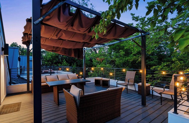 Upstay - 2-Home Duplex - Sleeps 37 w Hot Tub & BBQ