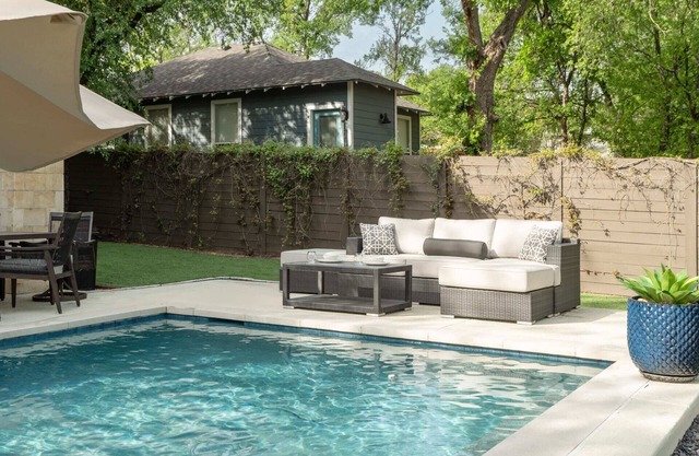 Upstay—Newly Built Poolside Home w Balcony & BBQ