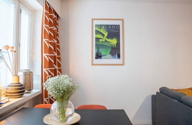 Urban Arctic Elegance: 2-Room Stylish Getaway