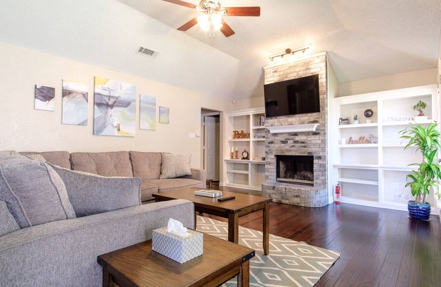 Urban Cottage At the Heart of Irving and DFW
