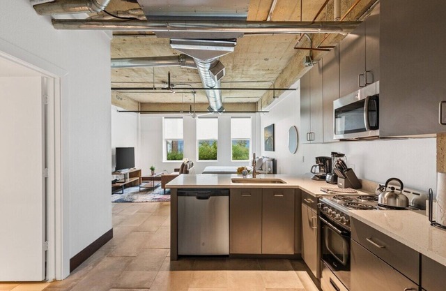 Urban Dallas Loft - Close to Hot Spots!