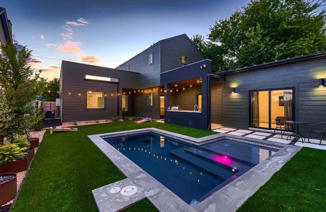 Urban Farmhouse. New, Heated pool, Walk to Square