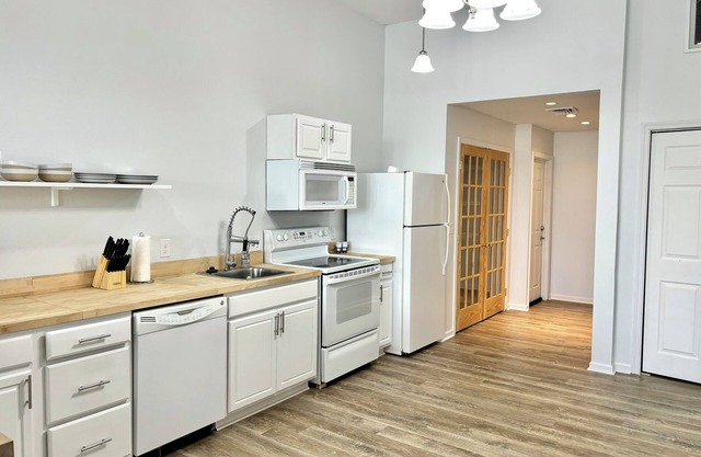 Urban Suites at Gather - Full Kitchen Studio