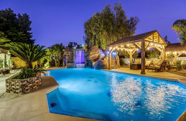 UU Modern-Traditional 8BD/8BA Villa, inner Karaoke Room. Sleeps 24!